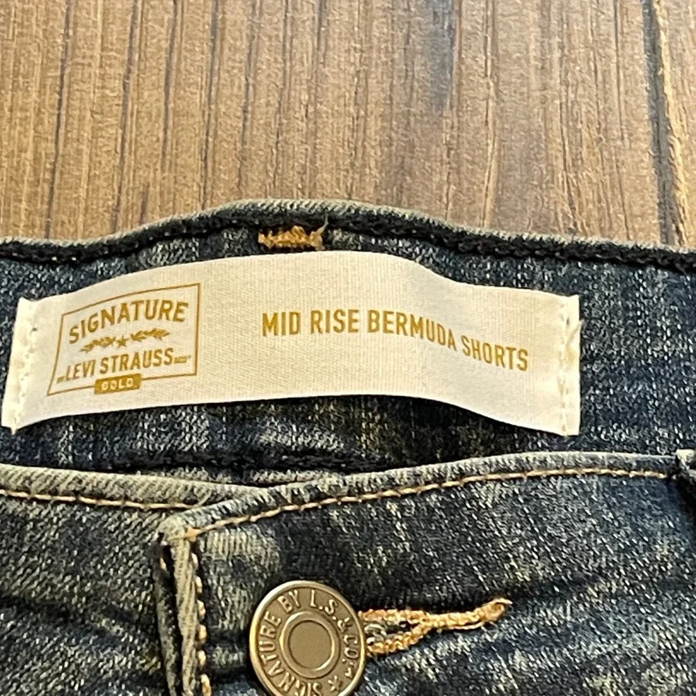 Signature by Levi Strauss & Co Womens Mid Rise Bermuda Shorts Blue Size 14 W32